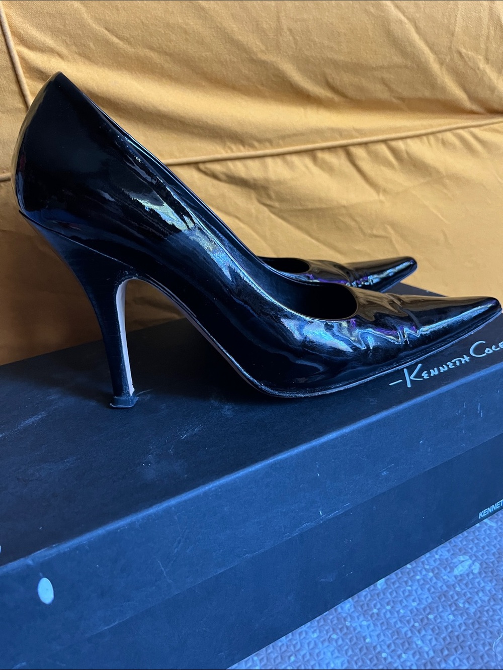 Kenneth Cole Black Patent Leather Pointed-Toe Stiletto Pumps